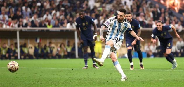 مدافع بايرن: مواجهة عثمان ديمبيلي أصعب من ميسي