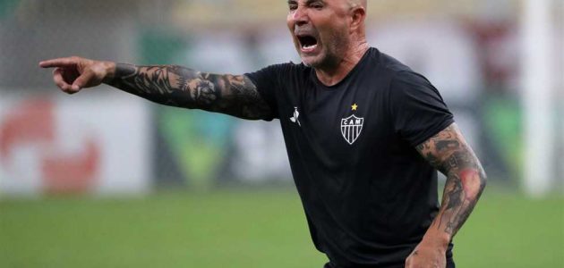 لتجنب الهبوط.. إشبيلية يقيل خورخي سامباولي